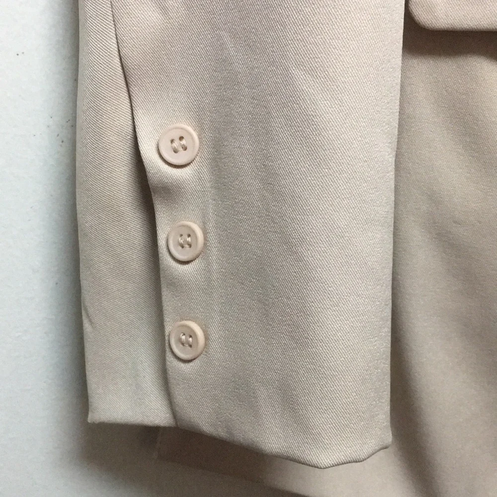 4th and Reckless Tailored Open Back Blazer: Size S - Picture 10 of 11